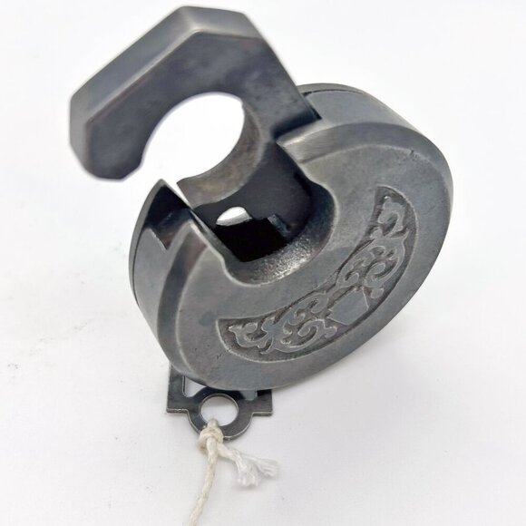 Antique Fraim Empire cast iron pancake lock with key circa 1900-1920 Vintage - Picture 4 of 5